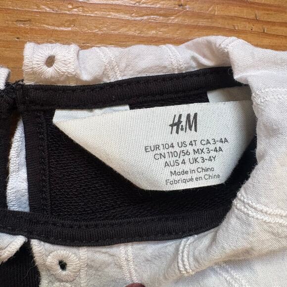 H&M black skeleton lace collar long sleeve sweatshirt SIZE 4T - Picture 3 of 4